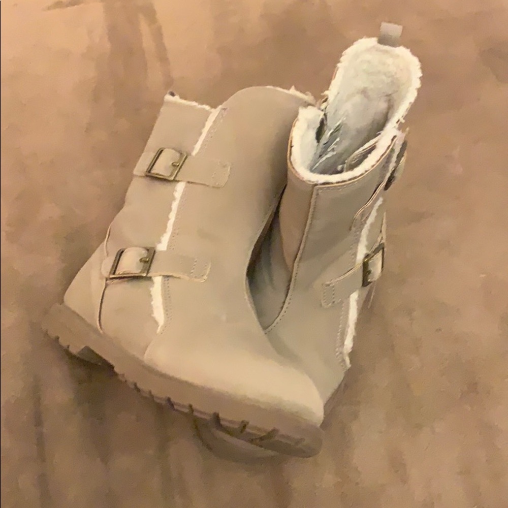 Girls Oshkosh boots!